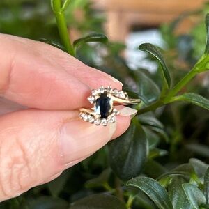 Vintage 14K SOLID GOLD Ring with Diamonds and Blue Sapphire